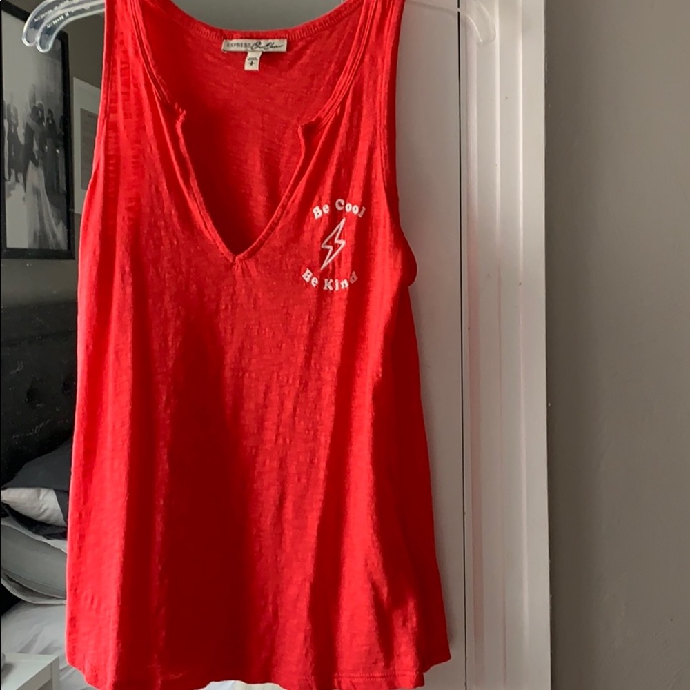 Graphic tank